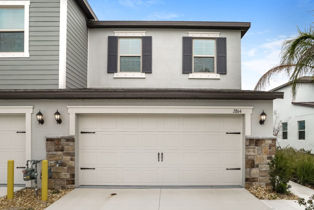 2864 Coach Manors Wy