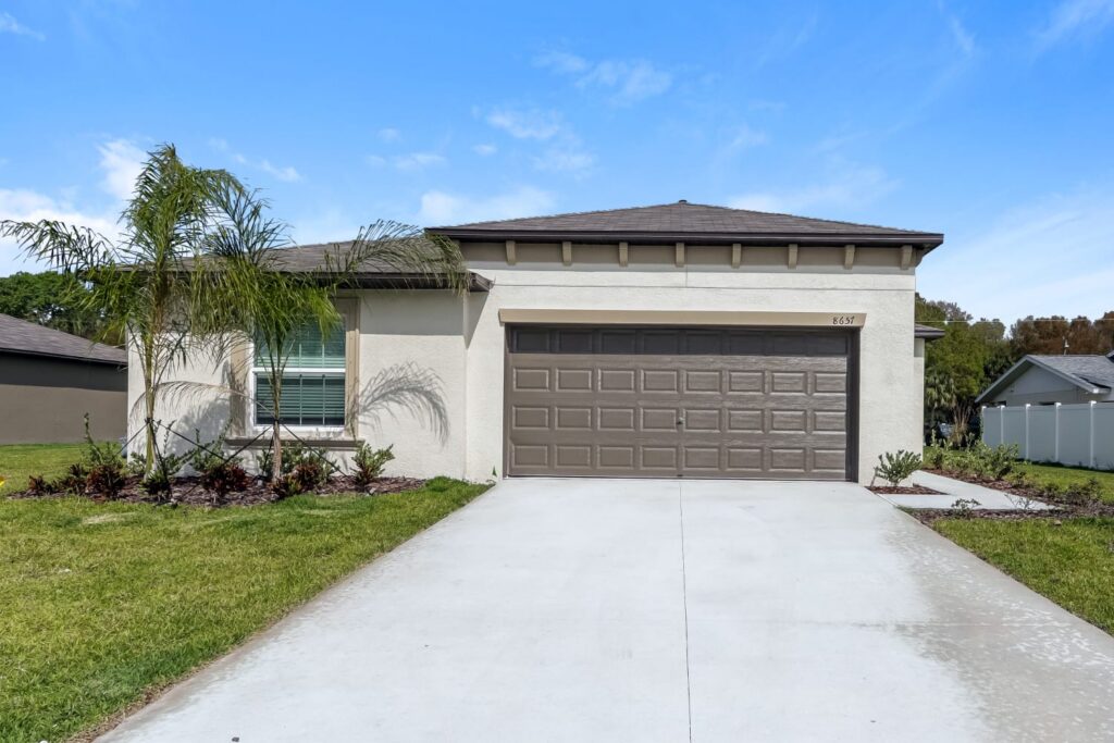 8657 40th Cir E