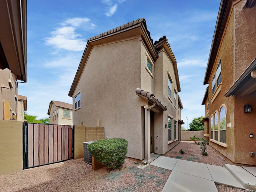 3385 E Liberty Ln