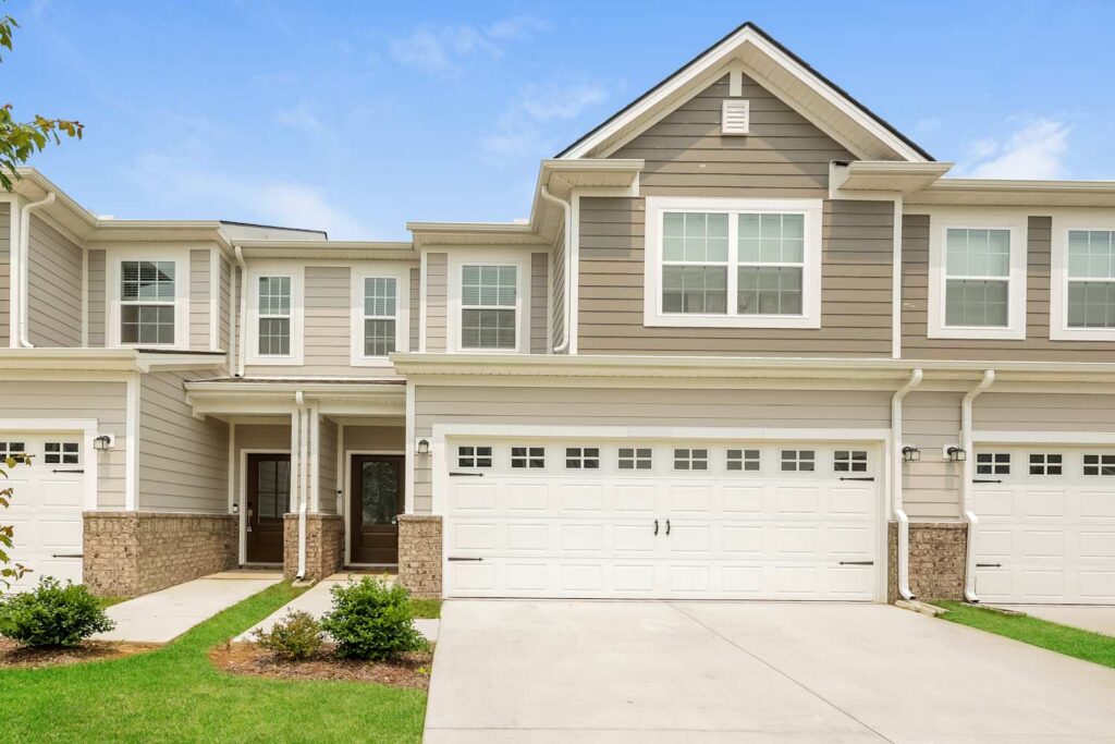 1009 Legacy Ct