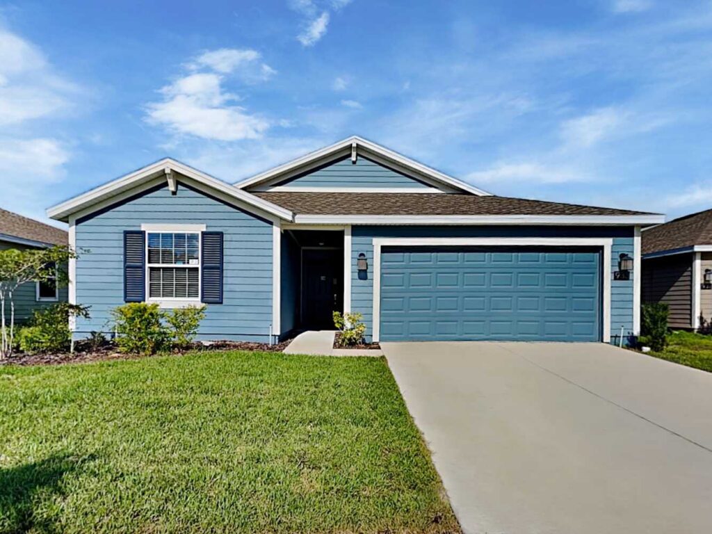 933 Caitlin Loop