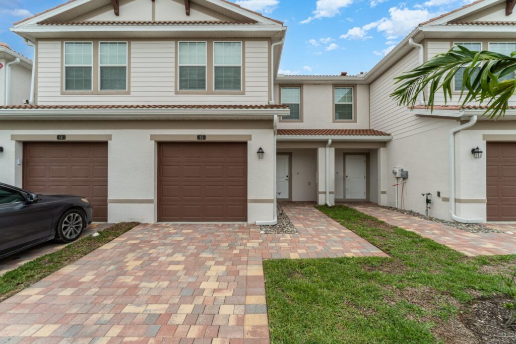 7153 Greenwood Park Cir #23