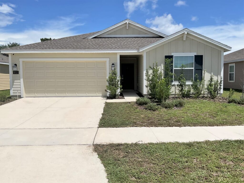912 Caitlin Loop