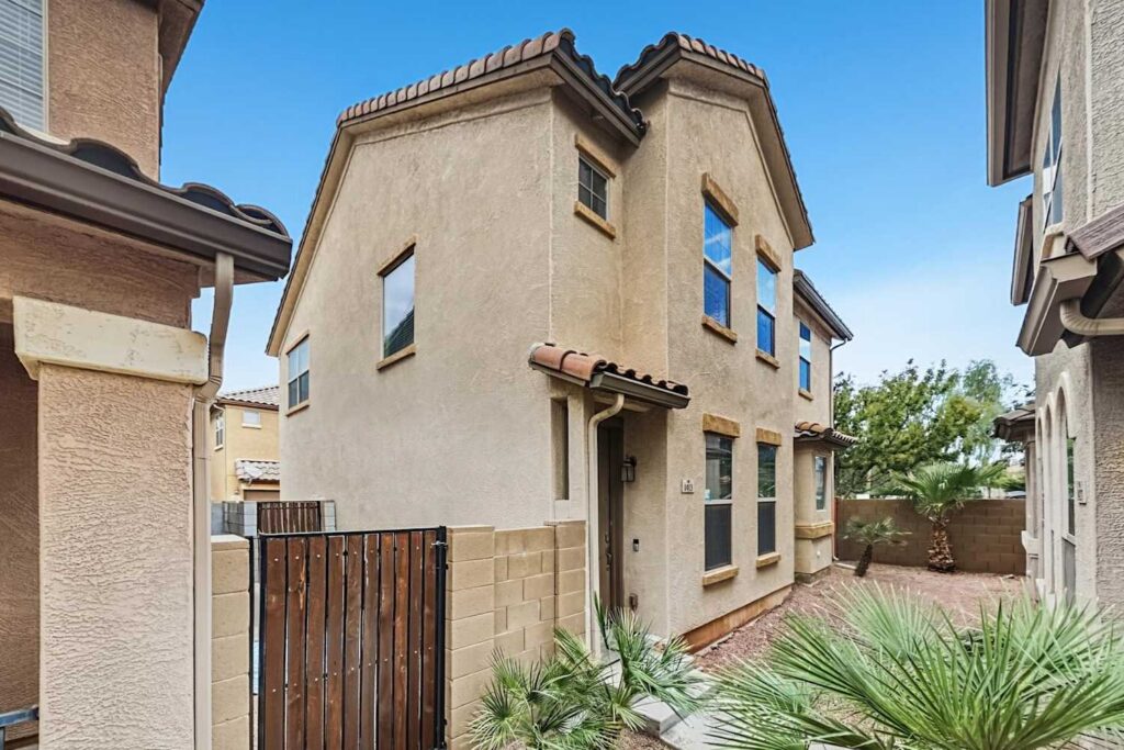 1413 S Ponderosa Dr