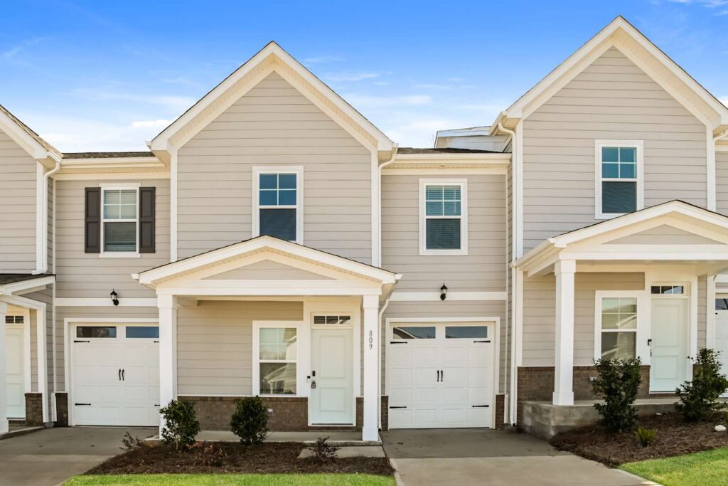 809 Lavery Ct