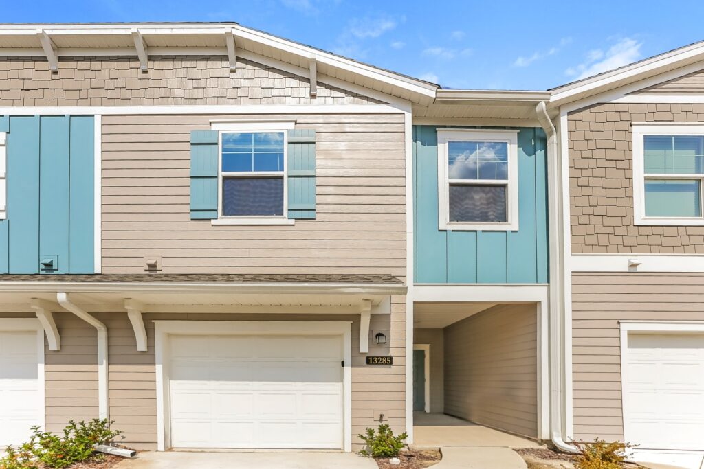 13285 Shore Grass Dr